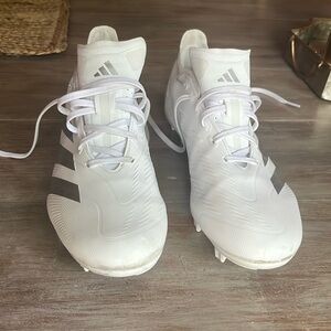 Adidas predator low cut soccer cleats/ white and silver
